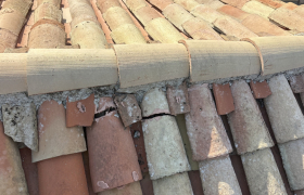 Chantier changement tuiles dans le faîtage  - À castelnaudary (11)